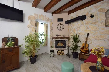 Ground-floor Apartment in Čižići for 4 Guests