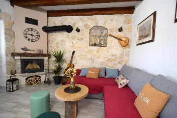 Ground-floor Apartment in Čižići for 4 Guests