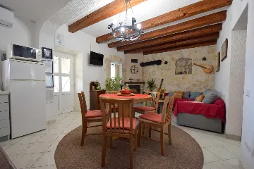 Ground-floor Apartment in Čižići for 4 Guests