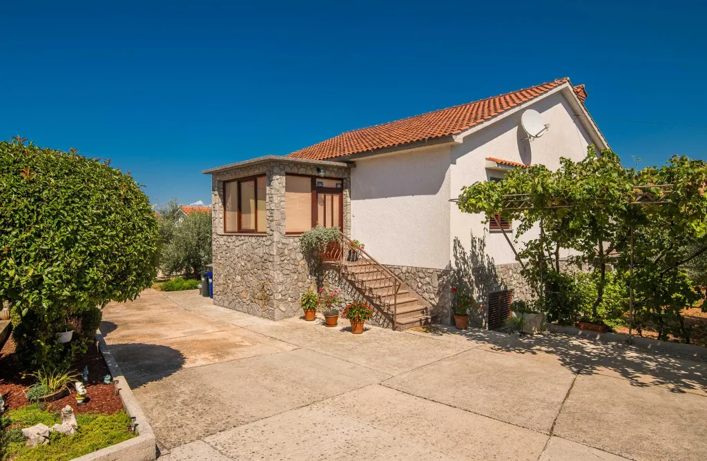 Apartment in Porat, Croatia for 4 Guests