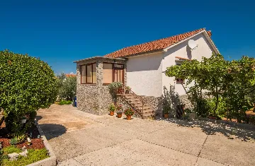 Apartment in Porat, Croatia for 4 Guests