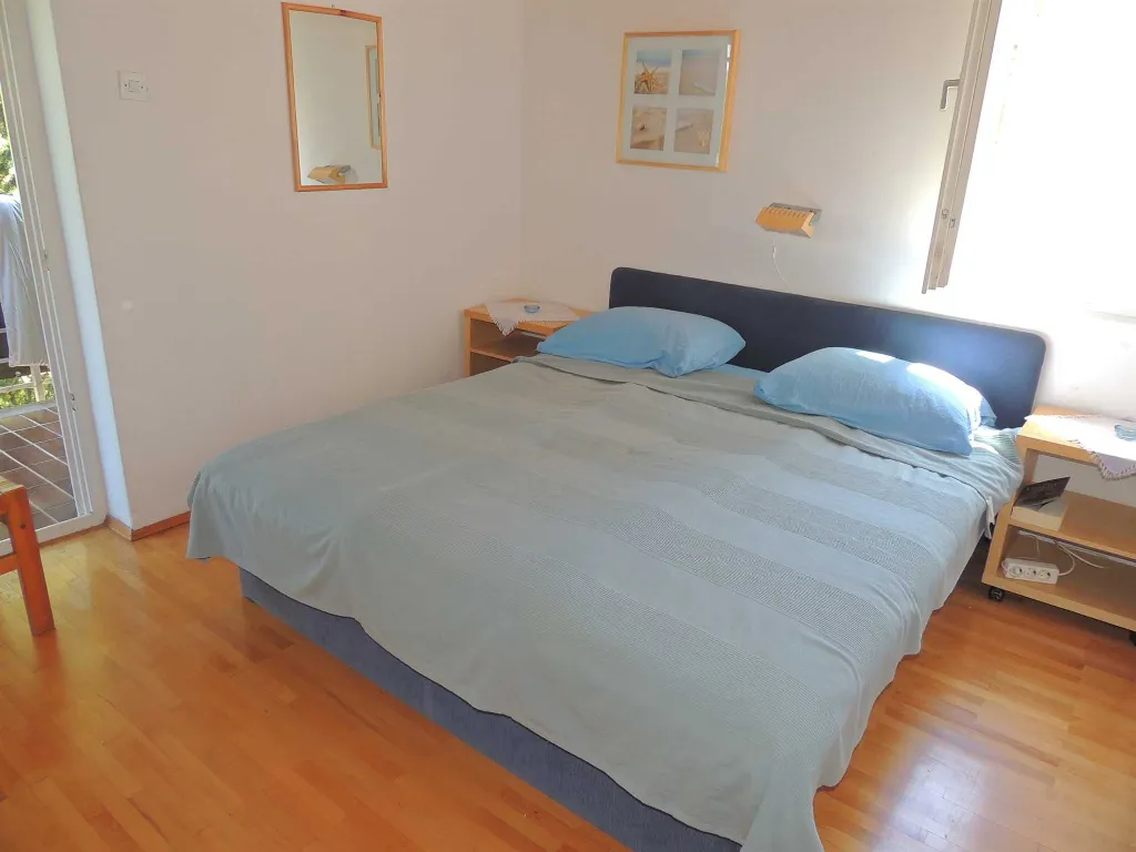 2-Bedroom Apartment with Sea View in Vantačići