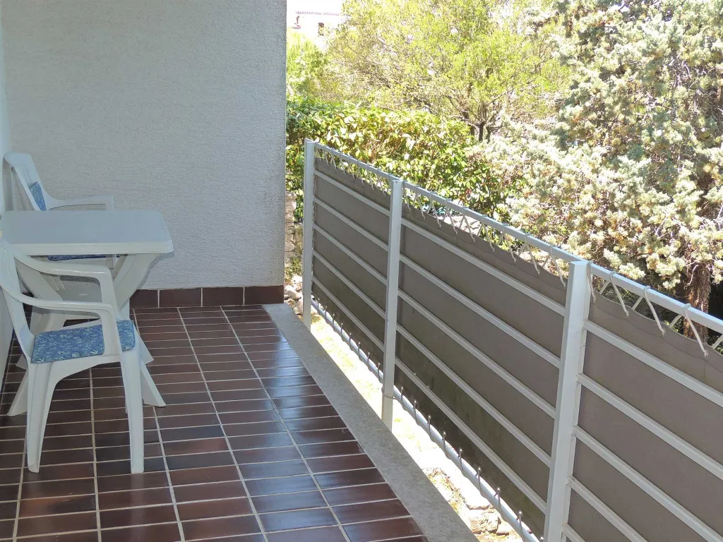 2-Bedroom Apartment with Sea View in Vantačići