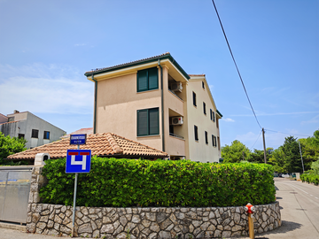 Balcony Apartment for 4 Guests in Punat