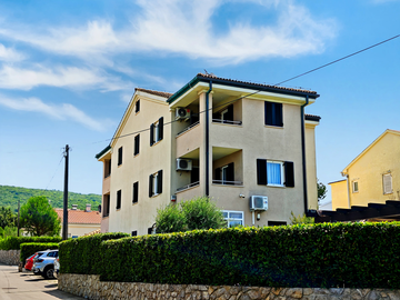 Balcony Apartment for 4 Guests in Punat