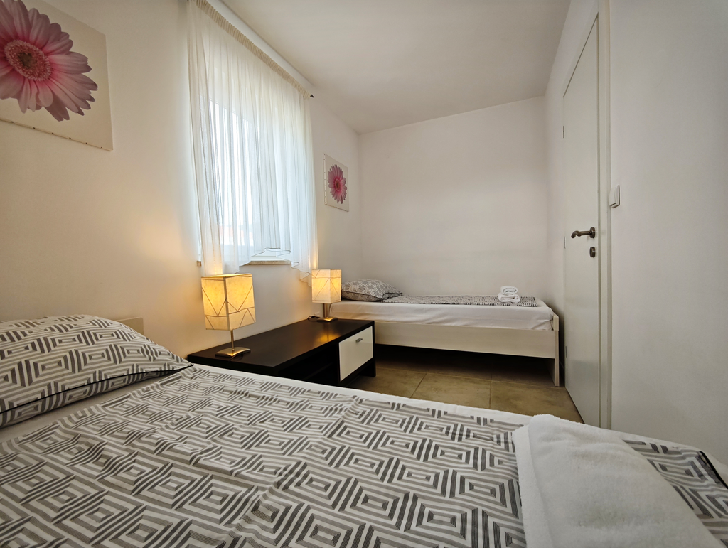 Balcony Apartment for 4 Guests in Punat