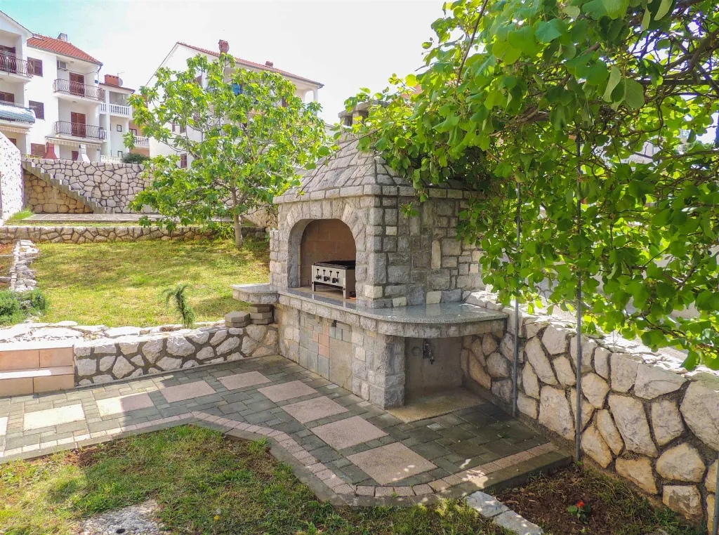 Ground-Floor Apartment in Malinska for 4