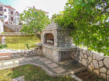 Ground-Floor Apartment in Malinska for 4