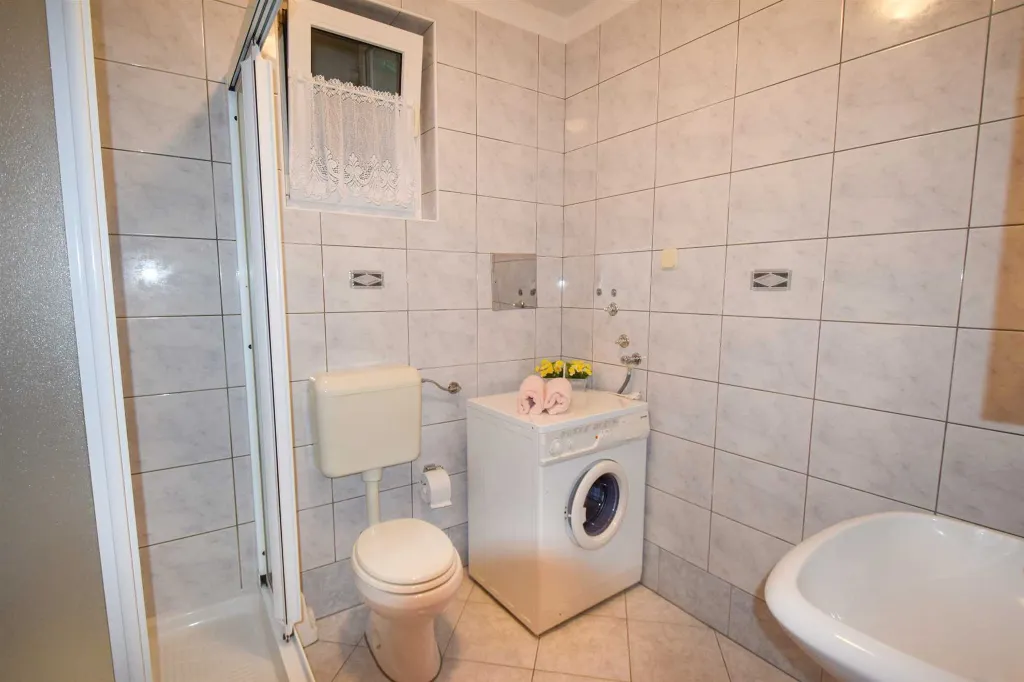 Ground-Floor Apartment in Malinska for 4