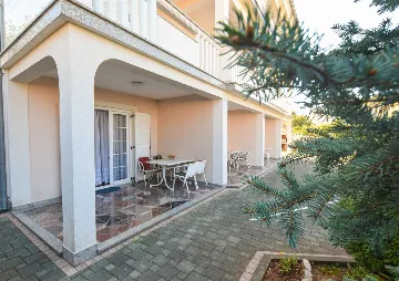Ground-Floor Apartment in Malinska for 4