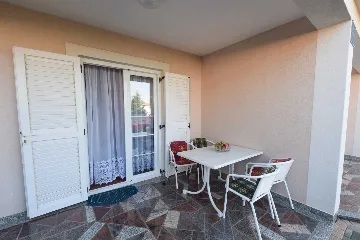 Ground-Floor Apartment in Malinska for 4