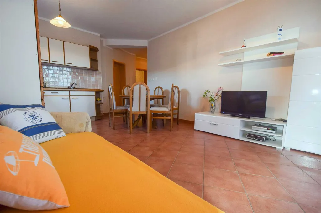 Ground-Floor Apartment in Malinska for 4