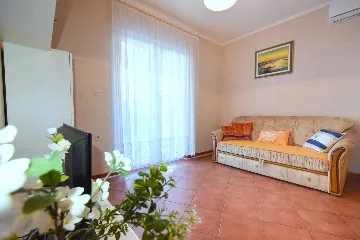 Ground-Floor Apartment in Malinska for 4