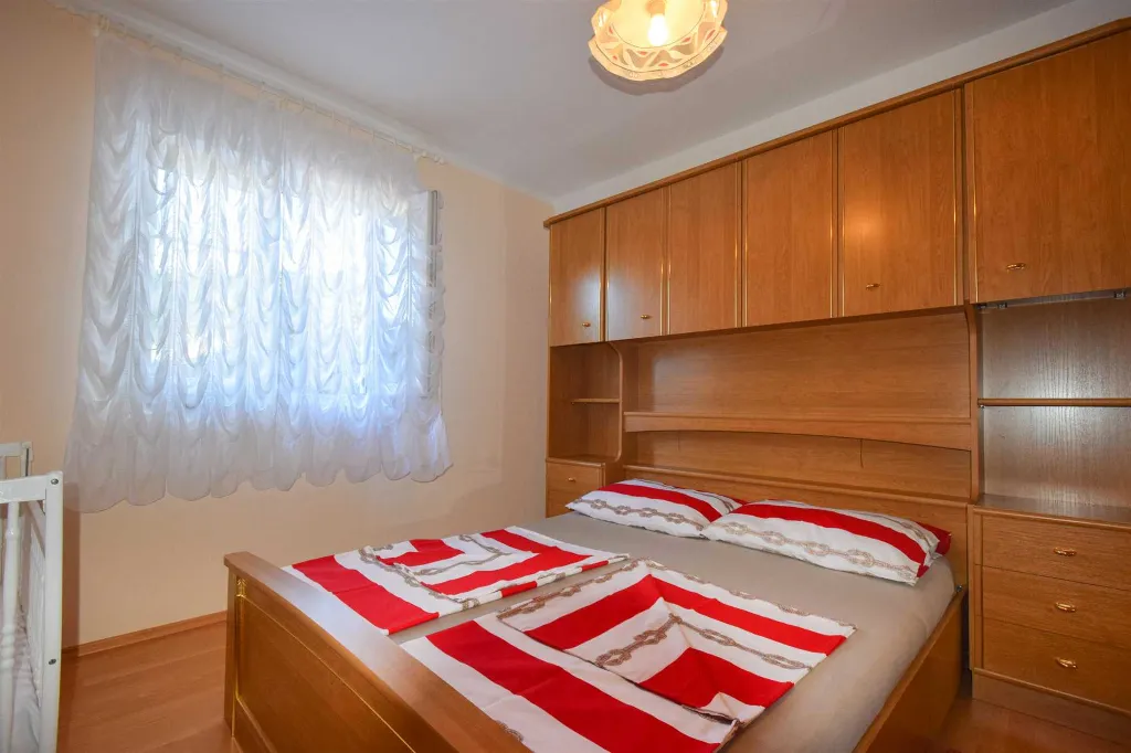 Ground-Floor Apartment in Malinska for 4