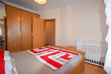 Ground-Floor Apartment in Malinska for 4