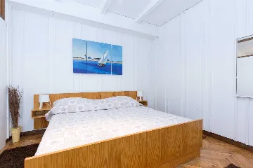 Apartment with Terrace for 4 Guests in Malinska