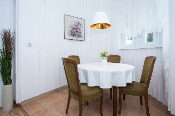 Apartment with Terrace for 4 Guests in Malinska