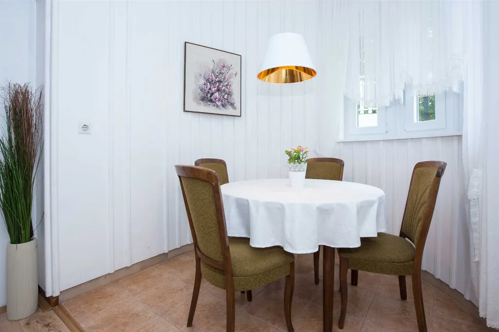 Apartment with Terrace for 4 Guests in Malinska
