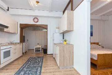 Apartment with Terrace for 4 Guests in Malinska