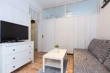 Apartment with Terrace for 4 Guests in Malinska