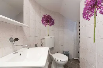 Apartment with Terrace for 4 Guests in Malinska