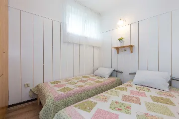 Apartment with Terrace for 4 Guests in Malinska