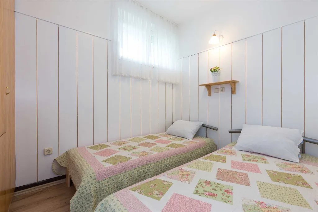 Apartment with Terrace for 4 Guests in Malinska