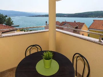 2-Bedroom Apartment with Sea View in Čižići