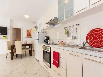 Ground-Floor Apartment in Čižići for 4 Guests