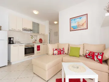 Ground-Floor Apartment in Čižići for 4 Guests