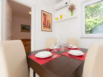 Ground-Floor Apartment in Čižići for 4 Guests