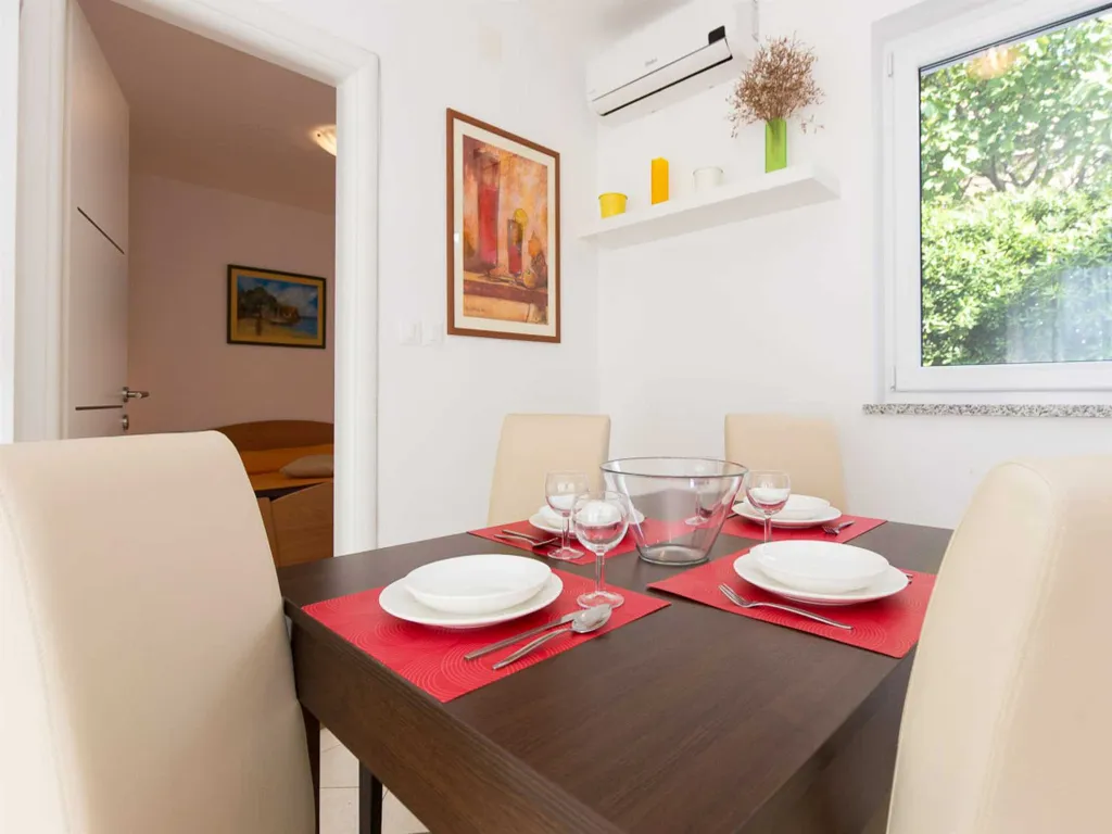 Ground-Floor Apartment in Čižići for 4 Guests