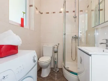 Ground-Floor Apartment in Čižići for 4 Guests