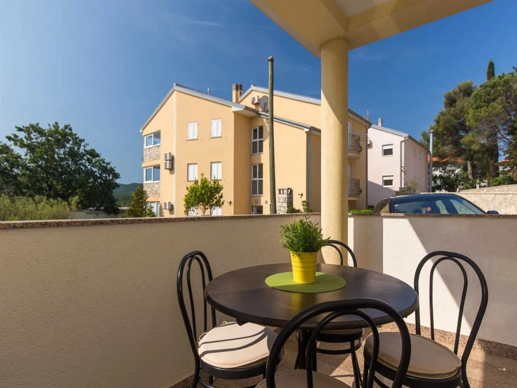 Ground-Floor Apartment in Čižići for 4 Guests
