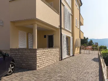 Ground-Floor Apartment in Čižići for 4 Guests