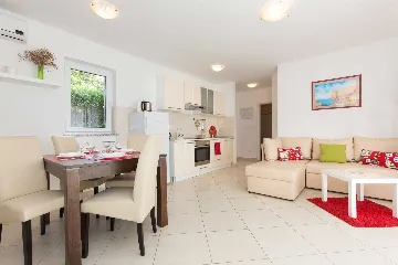 Ground-Floor Apartment in Čižići for 4 Guests