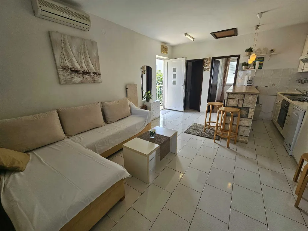 Apartment with Balcony in Malinska for 2