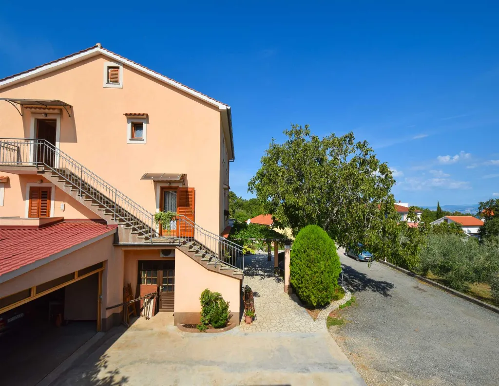 2-Bedroom Apartment with Balcony in Malinska