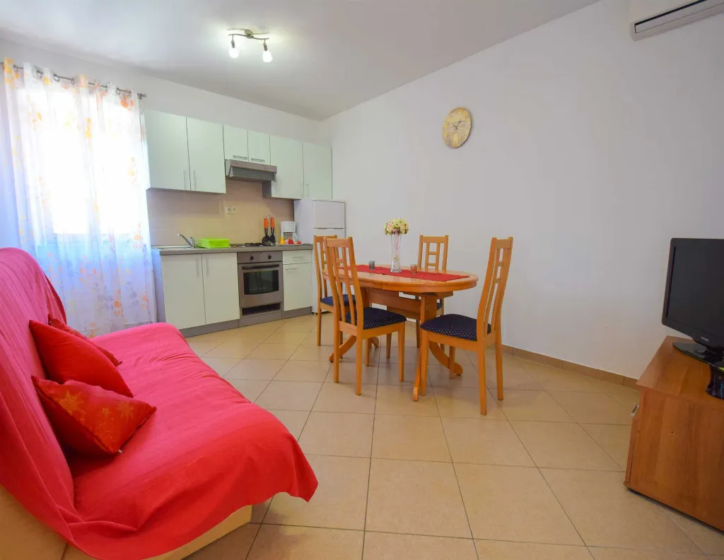 2-Bedroom Apartment with Balcony in Malinska