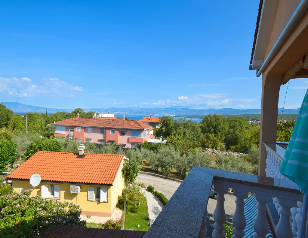 2-Bedroom Apartment with Balcony in Malinska