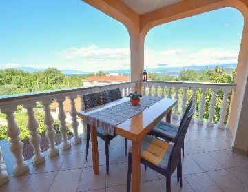 Apartment in Malinska for 4 Guests