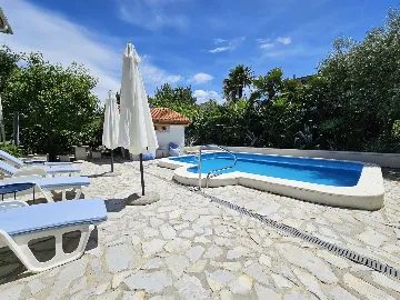 Malinska 2-Bedroom Apartment for 4 Guests