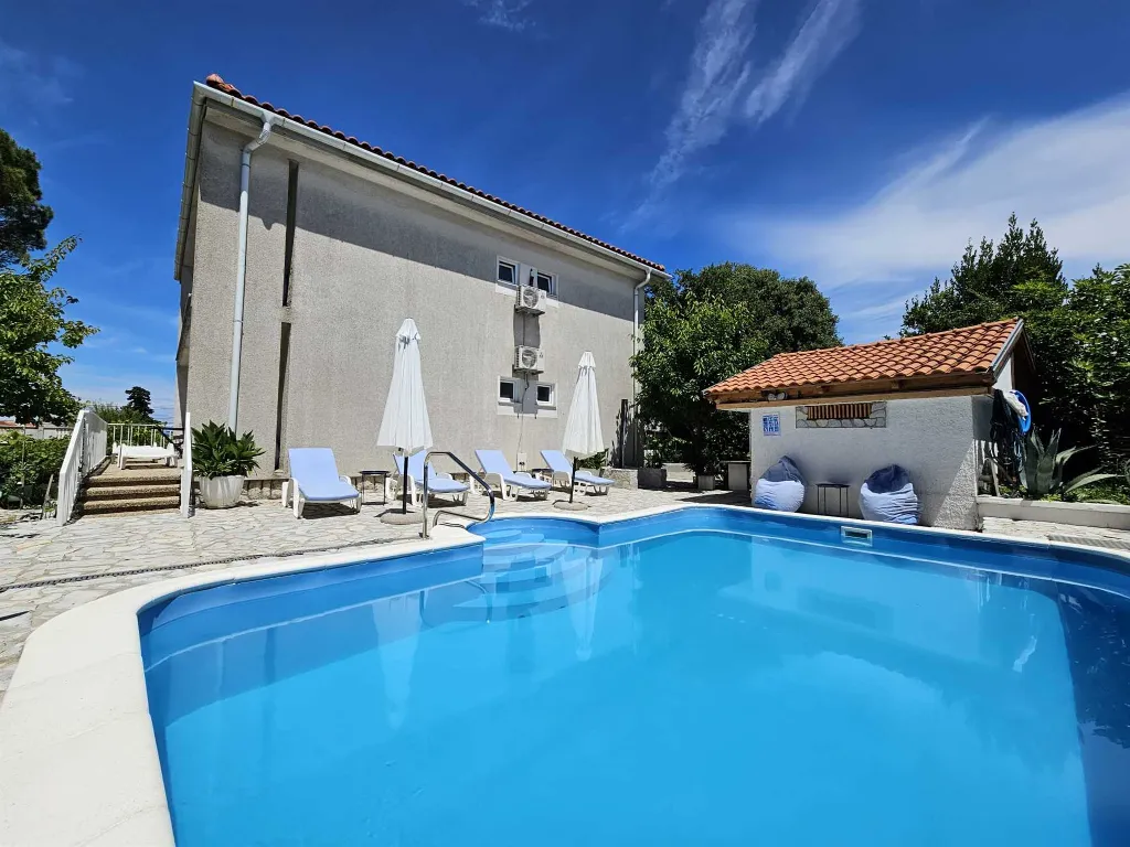 Malinska 2-Bedroom Apartment for 4 Guests