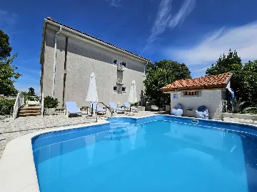 Malinska 2-Bedroom Apartment for 4 Guests