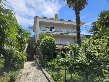 Malinska 2-Bedroom Apartment for 4 Guests