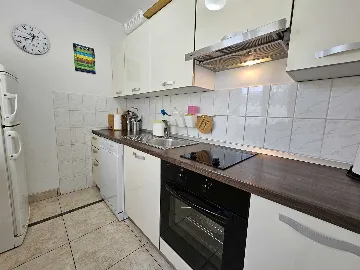 Malinska 2-Bedroom Apartment for 4 Guests