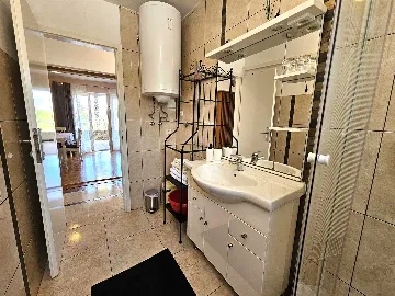 Malinska 2-Bedroom Apartment for 4 Guests