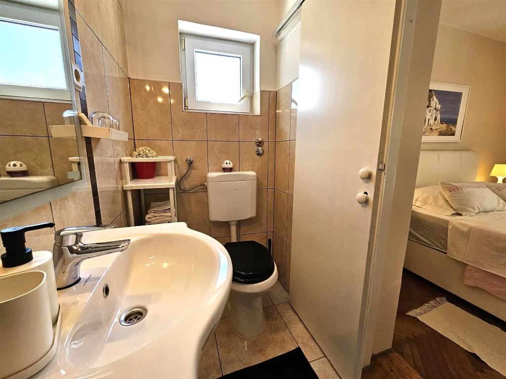 Malinska 2-Bedroom Apartment for 4 Guests
