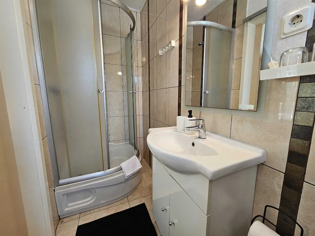 Malinska 2-Bedroom Apartment for 4 Guests