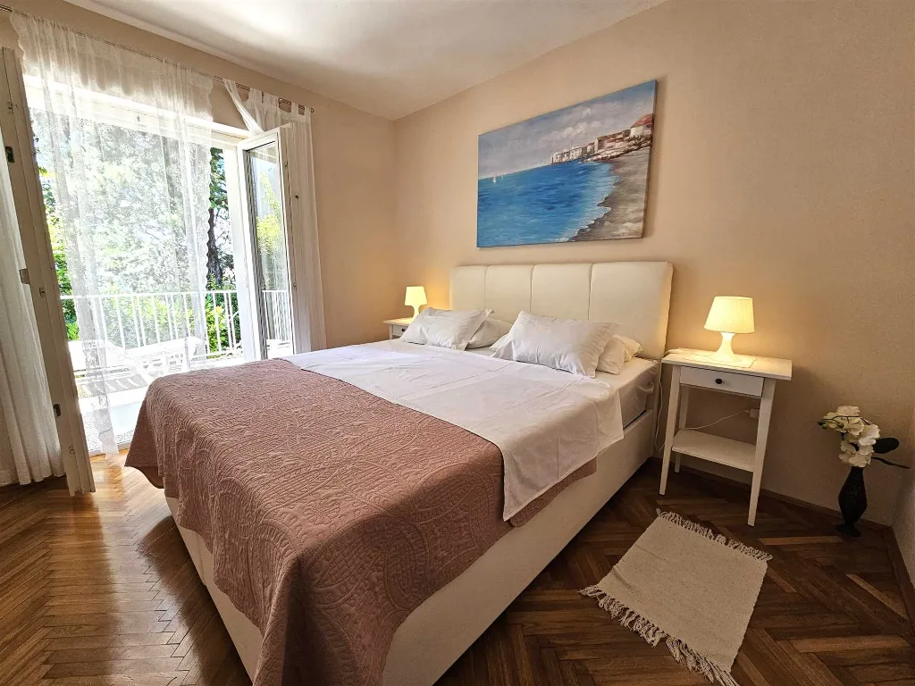 Malinska 2-Bedroom Apartment for 4 Guests
